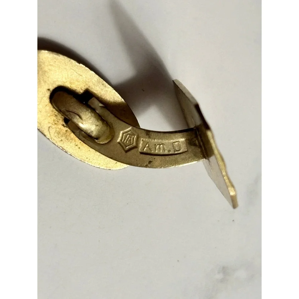 Vintage Art Deco Gold Tone Ribbed Clipped Corner Cufflinks Am.D Makers Mark Mens